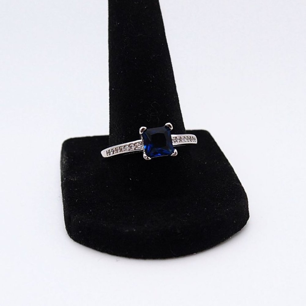 Brilliant Sapphire Blue Princess Cut 1.00ctw Bridal Ring .925 Sterling Silver - Picture 4 of 10